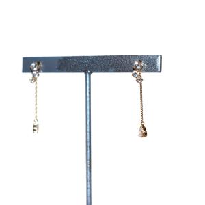 4℃ ピアス 両耳用 しずく チェーン ラインストーン K10YG ゴールドカラー 0.8g