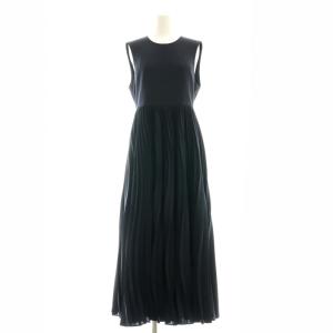 22FW Curved Pleated Sleeveless Dress