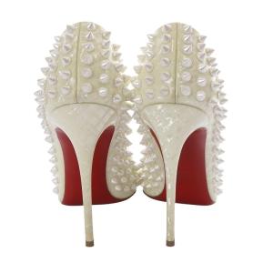 Christian Louboutin パンプス ピンヒール ポインテッドトゥ スパイク エナメルレザー 37.5 アイボリー