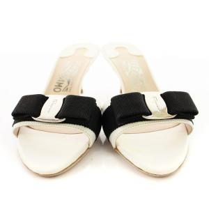 Salvatore Ferragamo ヴァラリボンヒールサンダル ミュール 4.5 白