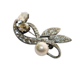 FOXEY ブローチ パールモチーフ ラインストーン シルバーカラー