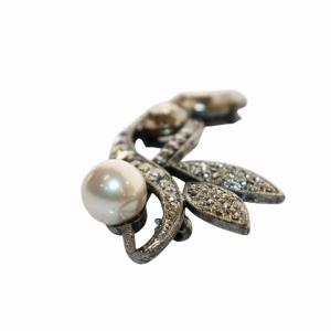 FOXEY ブローチ パールモチーフ ラインストーン シルバーカラー