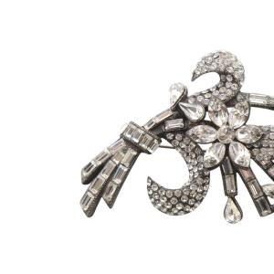 FOXEY フラワーモチーフ ラインストーン ブローチ シルバー色