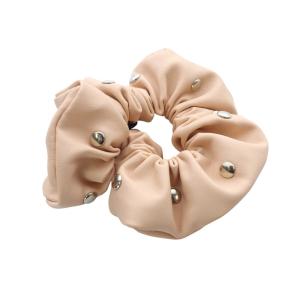 スタッズ シュシュ ヘアアクセサリー ピンクべージュ /SR32