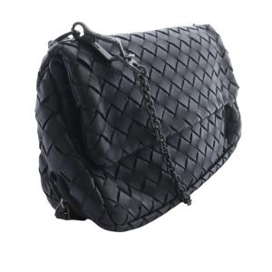 BOTTEGA VENETA イントレチャート チェーン ショルダーバッグ ブラック