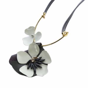 フラワーモチーフネックレス 白 ホワイト 黒 ブラック /SR5