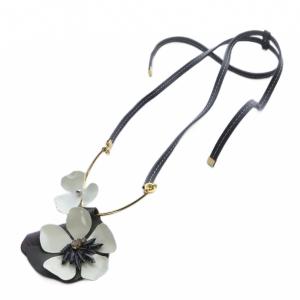 MARNI フラワーモチーフネックレス 白 ホワイト 黒 ブラック /SR5