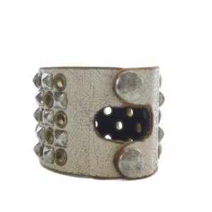 バルタザール レザー スタッズ バングル ベージュ シルバー色 /SR9