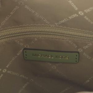 MICHAEL KORS 24年 MERCER トップジップ ベルテッド サッチェル スモール MKシグネチャー ハンドバッグ ショルダーバッグ