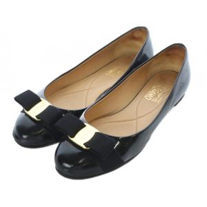 VARINA ヴァリナ エナメル バレエシューズ ローヒール フラットソール ラウンドトゥ リボン メタルプレート