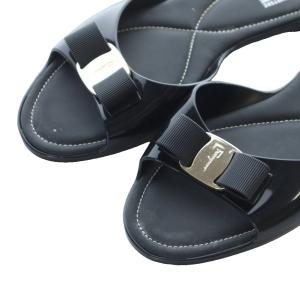 Salvatore Ferragamo ヴァラ フラットサンダル リボン 8 25.5cm 黒 ブラック /RI OS