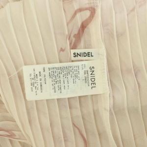 SNIDEL 24SS  Sustainaプリントプリーツワンピース ロング ノースリーブ シアー フリル インナー付