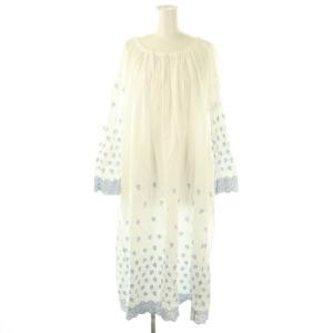 ハケ目カットワークのギャザードレス ワンピース ホワイト