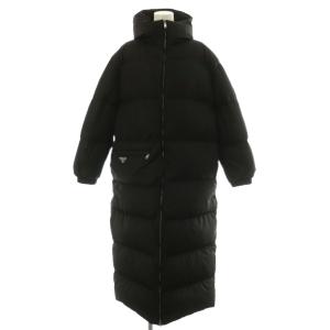 291547 Re-Nylonトライアングルロゴナイロンダウンコート