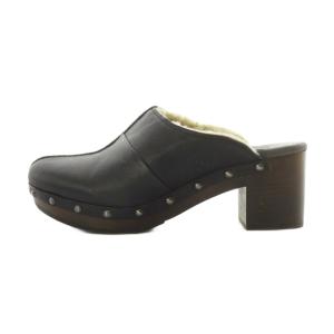 UGG australia KASSI クロッグ サボ US7 24cm 黒 ブラック スタッズ /RI OS
