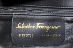 Salvatore Ferragamo ショルダーバッグ ワンショルダー ガンチーニ フラップ レザー ブラック /YO8 OH