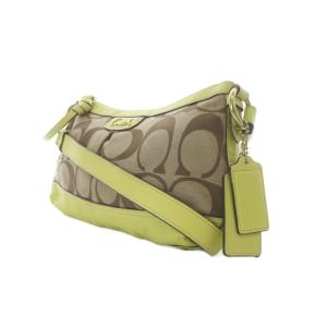COACH ワンハンドル ショルダーバッグ 黄色 ベージュ シグネチャー柄 ロゴプレート付き バッグチャーム付き F19731