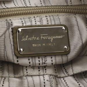 Salvatore Ferragamo ショルダーバッグ ワンショルダー ガンチーニ レザー カーキ AU-21 B490 /YO16 OH