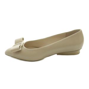 Salvatore Ferragamo VIVA フラットパンプス 5 アイボリー