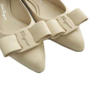 Salvatore Ferragamo VIVA フラットパンプス 5 アイボリー