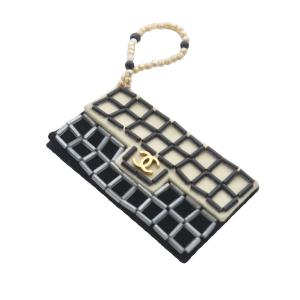 02A マトラッセ バッグモチーフ フェルト ブローチ ベージュ ブラック
