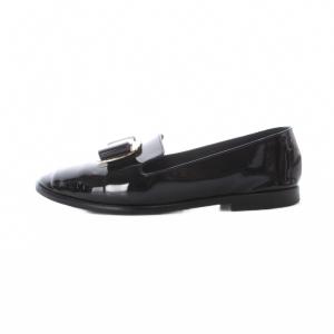 Salvatore Ferragamo ヴァラ エナメル ローファー 5 ブラック ヴァラリボン