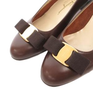 Salvatore Ferragamo ヴァラ リボン パンプス ラウンドトゥ チャンキーヒール 6 茶 ブラウン /FF GY62