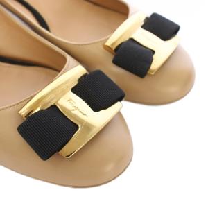Salvatore Ferragamo ヴァラリボン パンプス ラウンドトゥ 9.5M ベージュ /TK GY62