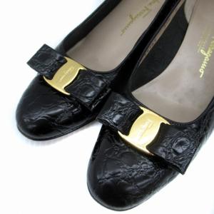 Salvatore Ferragamo ヴァラ パンプス ローヒール チャンキーヒール ラウンドトゥ リボン クロコ型押しレザー 9 26.5cm