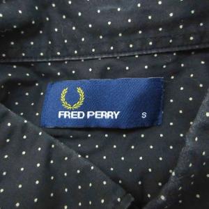 FRED PERRY カジュアルシャツ S 黒 ドット柄 ボタンダウンカラー 半袖 ロゴ刺繍 /SY43 ECE003