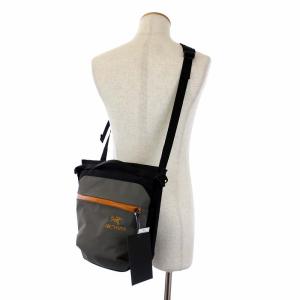 ARC’TERYX ARRO 8 REBIRD SHOULDER BAG グレー
