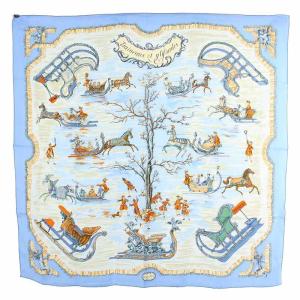 Traineaux et Hifsades ソリとスケート カレ90 スカーフ シルク 総柄 水色 ライトブルー