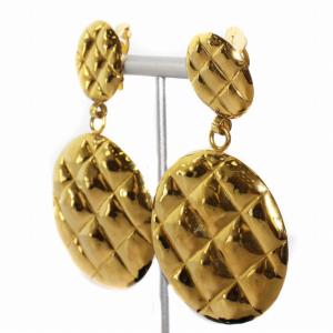 CHANEL Matelasse イヤリング 蝶バネ式 ヴィンテージ 保存箱付き メッキ ゴールドカラー