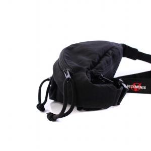 VETEMENT ボディバッグ ウエストポーチ ショルダーバッグ 黒 /KH AA