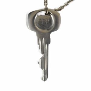 MM6 Maison Margiela ネックレス 鍵モチーフ ナンバリングロゴプレート シルバーカラー