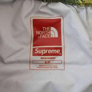Supreme ×THE NORTH FACE ナイロンパンツ パイソン柄 NP118041