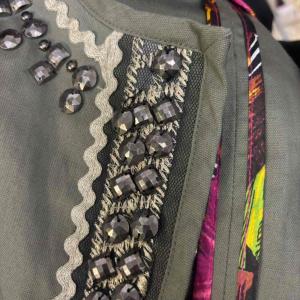 VIVIENNE TAM スタッズジャケット ノーカラー リネン混 長袖 1 カーキ  GY43