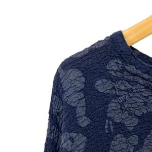 me ISSEY MIYAKE シワ加工 総柄 ブラウス シャツ ワッシャー加工 キーネック ネイビー MI22FJ761