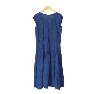 me ISSEY MIYAKE シワ加工ノースリーブ ワンピース ロング フロッキープリント ブルー MI64FH292