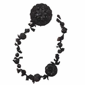 PRADA コサージュ ブローチ ピンブローチ ビーズ フラワー 黒 ブラック 小物 アクセサリー 0908