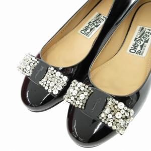 Salvatore Ferragamo ヴァラリボン エナメル パテントレザー フラットシューズ ブラック