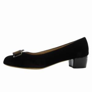 Salvatore Ferragamo ヴァラリボン ベロア パンプス ブラック 7