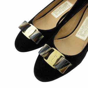 Salvatore Ferragamo ヴァラリボン ベロア パンプス ブラック 7