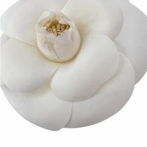 CHANEL 美品 カメリア フラワー ブローチ コサージュ ピンブローチ 白 ホワイト 小物
