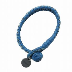 BOTTEGA VENETA ブレスレット アクセサリー バングル レザー イントレチャート ロゴチャーム 編み込み 青 ブルー GY18