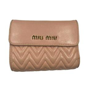 二つ折り財布 マテラッセレザー スナップボタン ジップ ピンク WGA