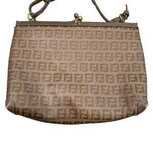 FENDI フェンディ-ショルダーバッグ ズッカ柄 がま口 ベージュ GY99
