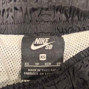 NIKE SB イージーパンツ スポーツウェア ジャージ ゴムウエスト XS 黒 ブラック 白 ホワイト